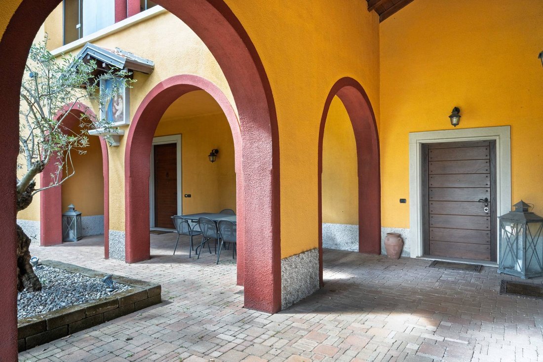 Villa en Samarate, Lombardía, Italia 4 - 19165752