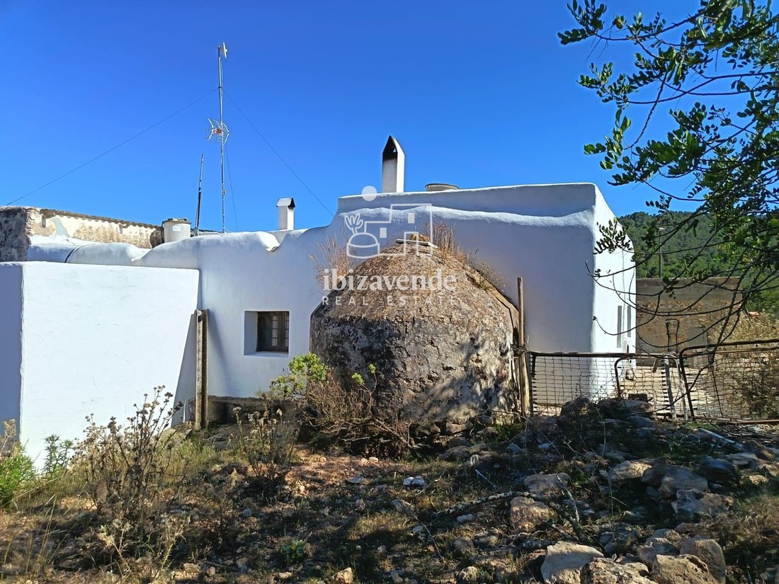 Villa in Sant Carles de Peralta, Santa Eularia des Riu, Balearic Islands 2 - 19159968