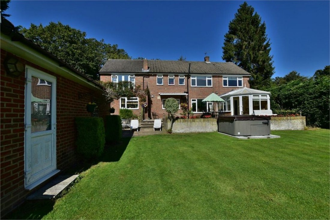 Haus in Farnham Royal, England 2 - 19162737