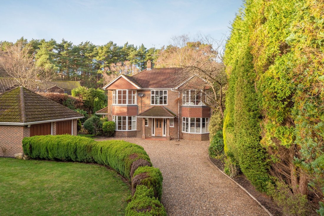House in Ascot, England 1 - 19162680