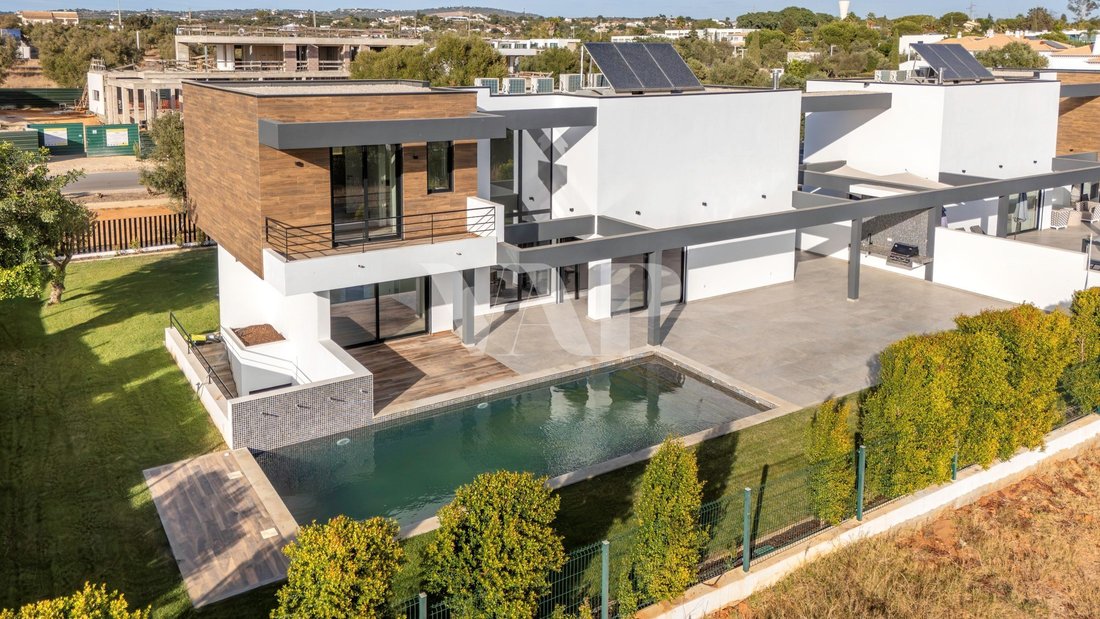 Villa in Vilamoura, Quarteira, Algarve 1 - 14685973