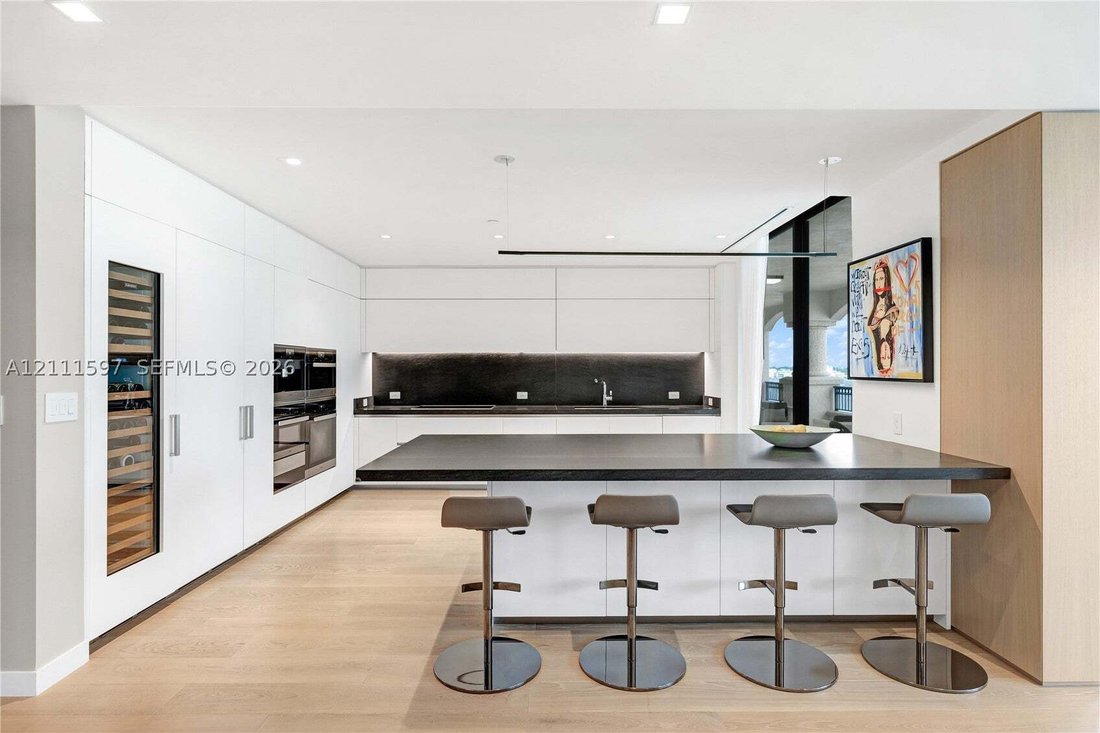 Condo in Miami Beach, Florida, United States 5 - 19163459