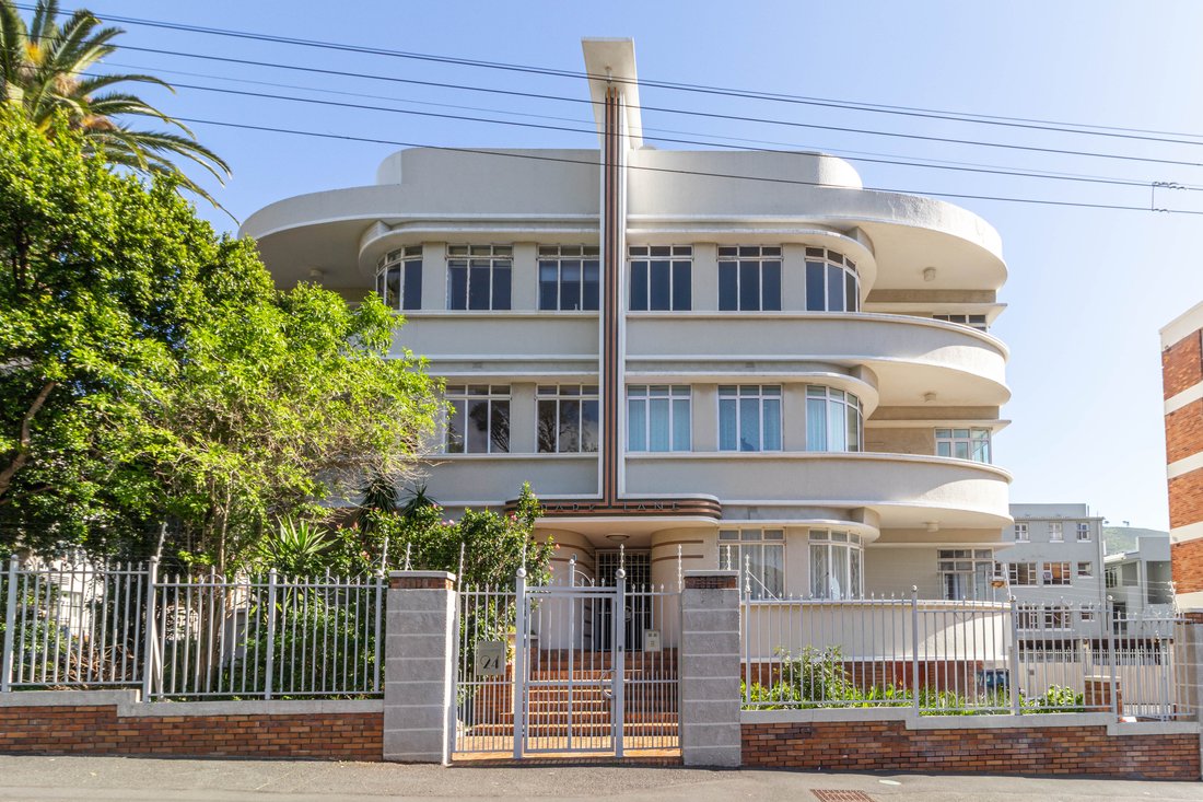 Apartment in Gardens, City Bowl, Cape Town 1 - 19161726