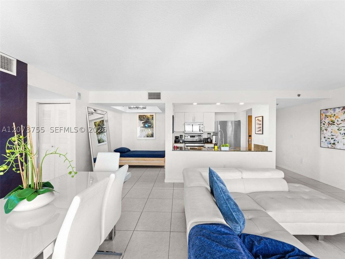 Condo in Miami, Florida, United States 3 - 18682395