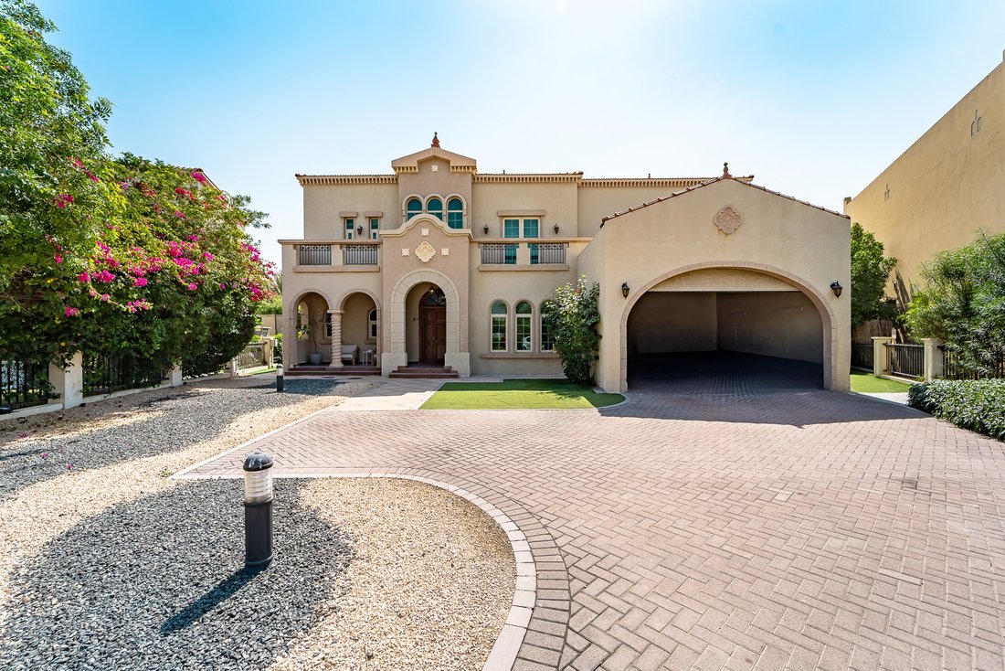 Villa in Jumeirah Islands / Juzur Jumeirah, Dubai, United Arab Emirates 1 - 19115345