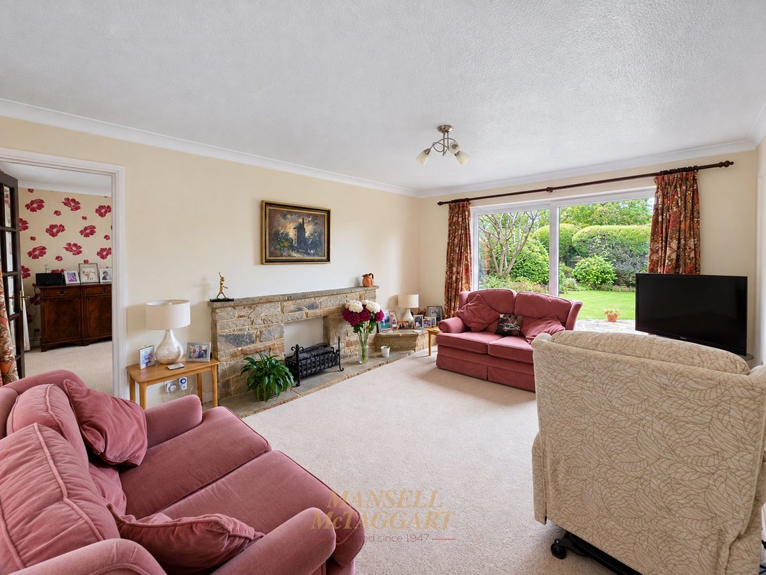 House in Pound Hill, Crawley, England 5 - 19161218