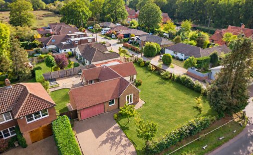 Bungalow in West Horsley, England 1