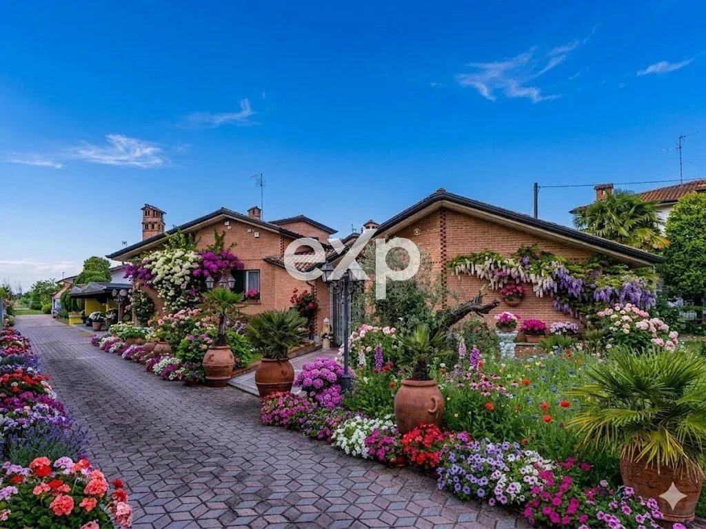 Villa in Castel Rozzone, Lombardy, Italy 2 - 19164639