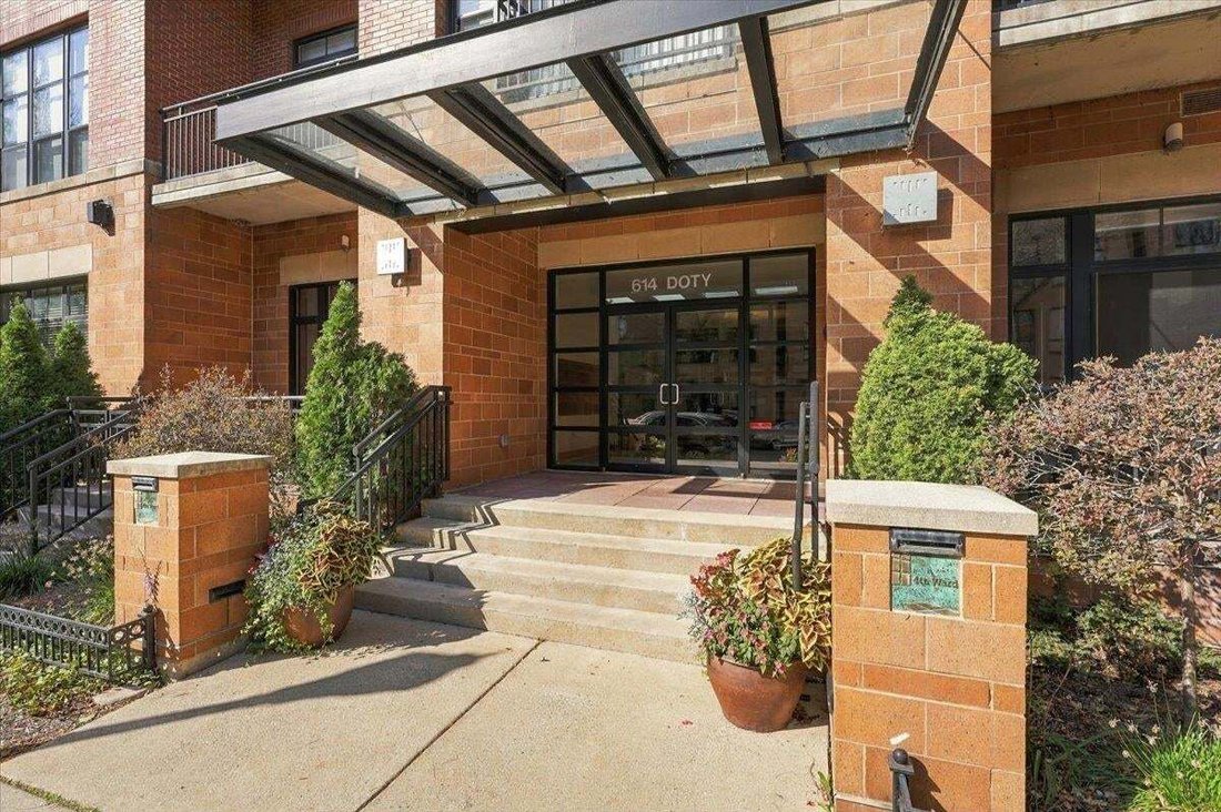 Condo in Madison, Wisconsin, United States 1 - 19159942