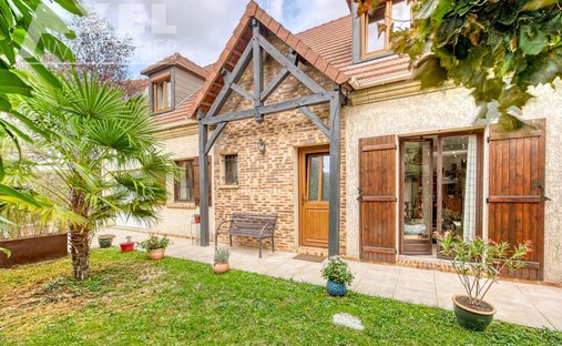 Haus in Bois de la Couronne, Bois-d'Arcy, Frankreich 1