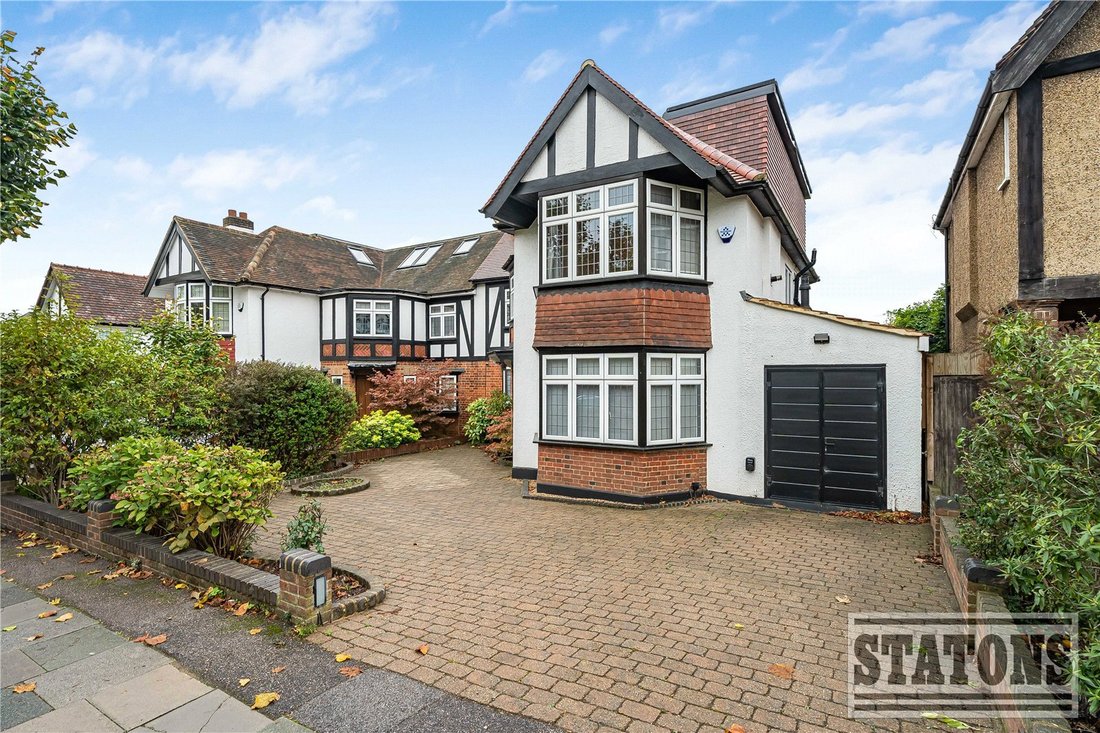 House in Barnet, England 1 - 19162755