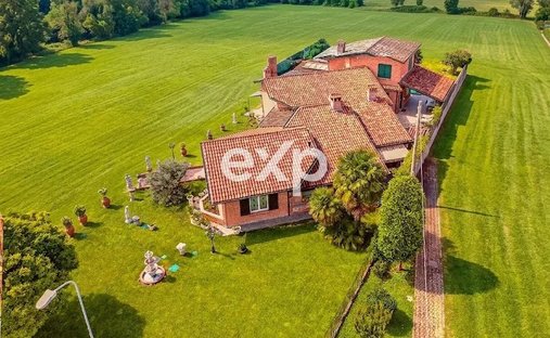 Villa in Castel Rozzone, Lombardei, Italien 1