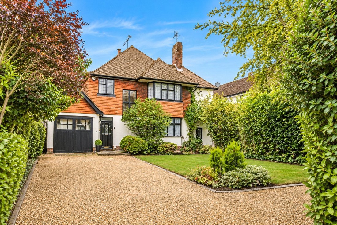 House in Woking, England 1 - 19162723
