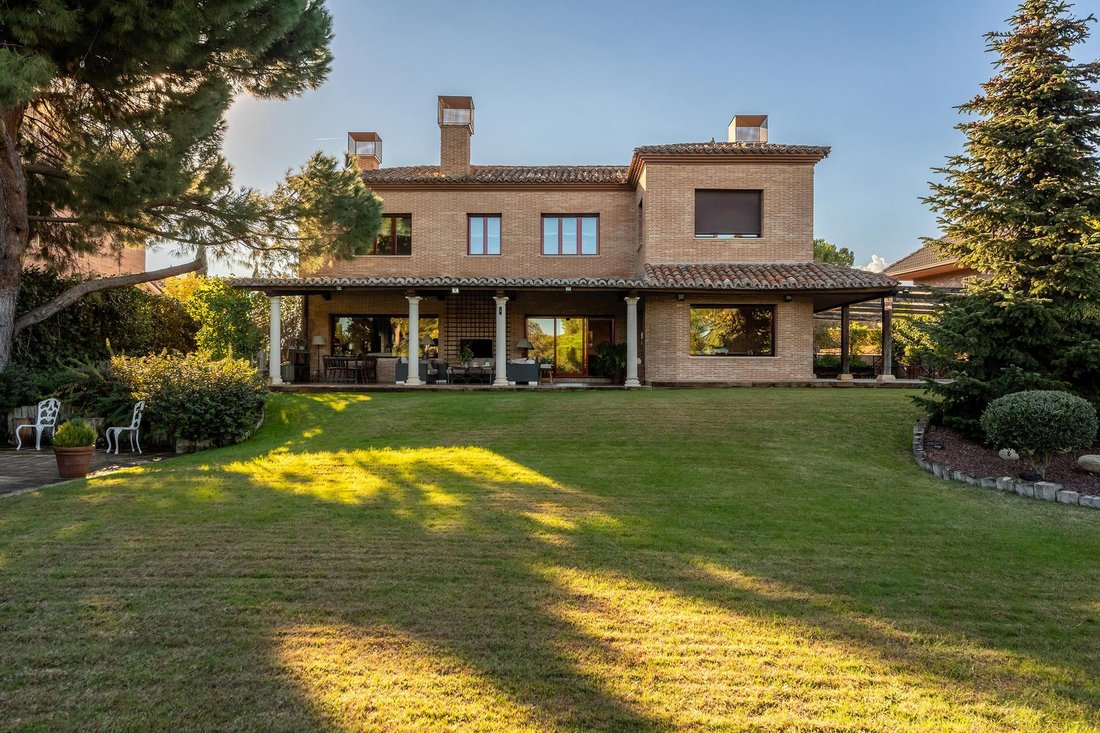 Villa in Majadahonda, Comunidad de Madrid, Spain 2 - 19161043