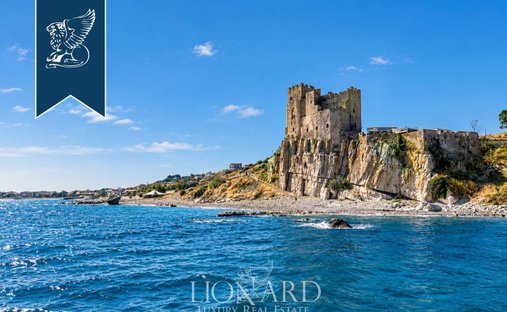 Schloss in Roseto Capo Spulico, Kalabrien, Italien 1