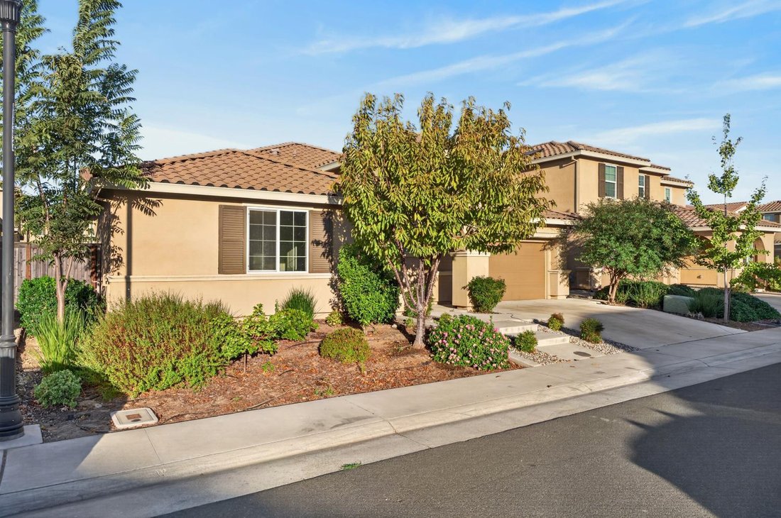 House in Elk Grove, California, United States 3 - 19164916