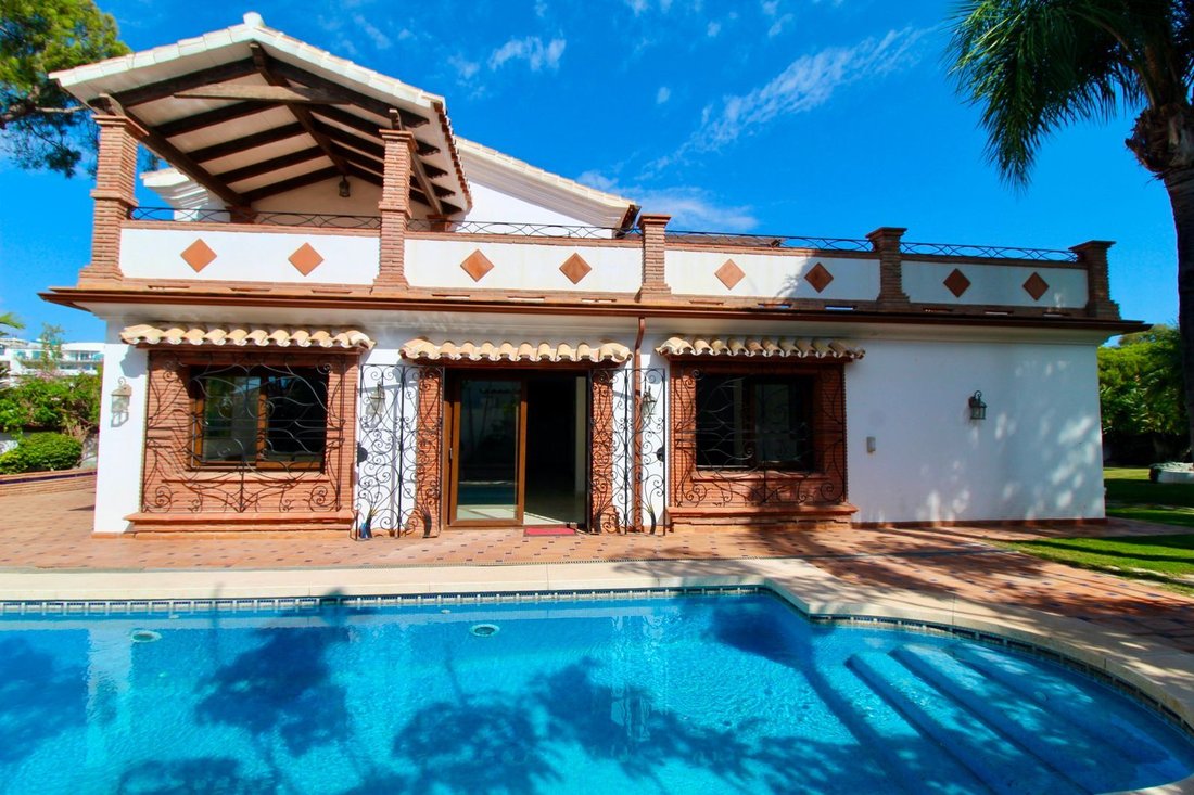 Chalet in Estepona, Andalusia, Spain 1 - 19163067