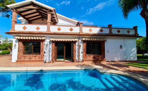 Chalet in Estepona, Andalusia, Spain 1