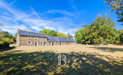 Domaine à Ouest, Carhaix-Plouguer, France 1