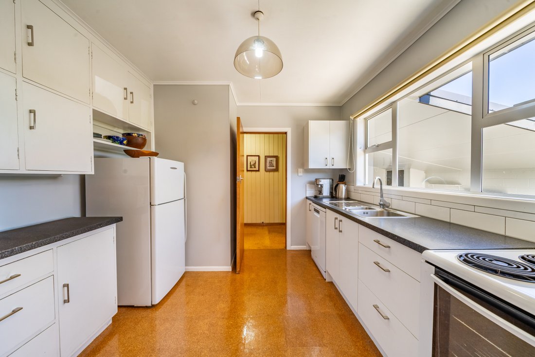 Upper Hutt, Wellington, New Zealand 5 - 19166005