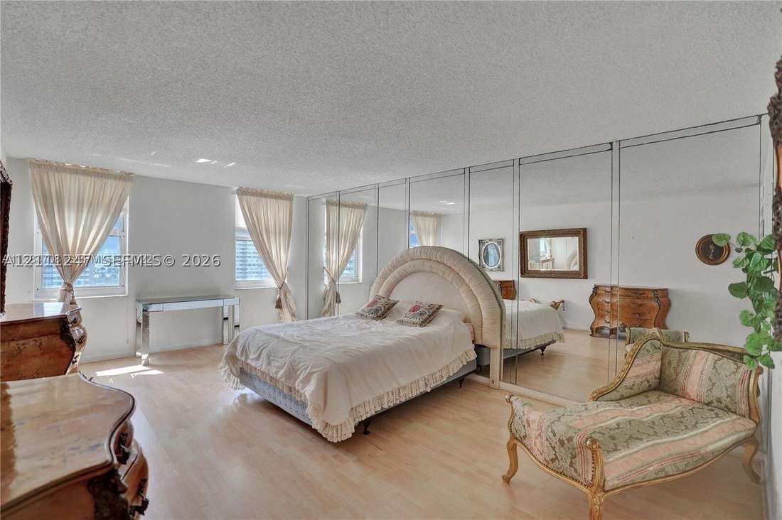 Condo in Hallandale Beach, Florida, United States 5 - 19163446