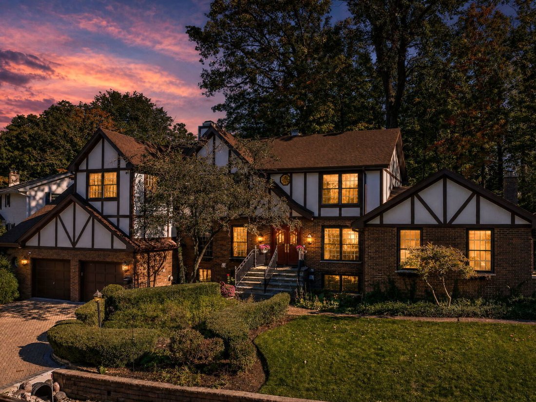 House in Downers Grove, Illinois, United States 1 - 19163630