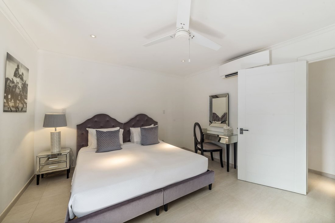 Apartment in Paynes Bay Beach, Saint James, Barbados 3 - 14319705