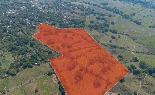 Land in El Chivato, Colima, Mexiko 1