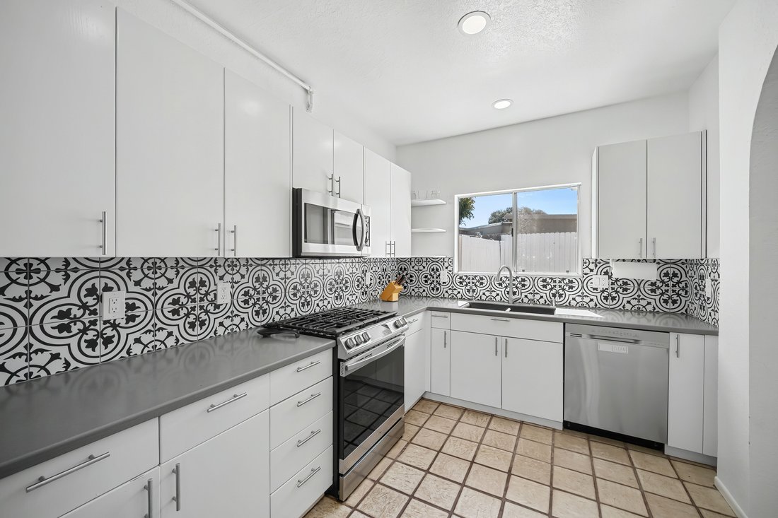 Arroyo Grande, California, United States 4 - 19166020