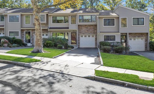 Condo in Northport, New York, United States 1