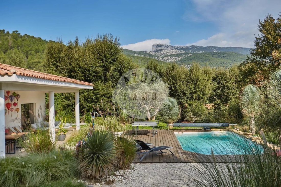 Villa in Cuges-les-Pins, Provence-Alpes-Côte d'Azur, France 3 - 19161181