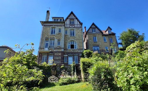 House in Gallieni-Saint Andre, Mont-Saint-Aignan, France 1