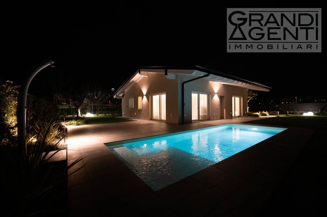 Villa in Entroterra, Desenzano del Garda, Lombardy 1 - 19142129