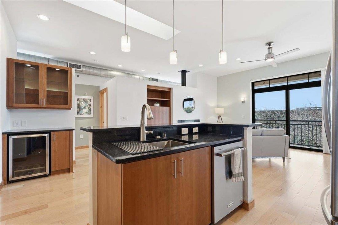 Condo in Madison, Wisconsin, United States 5 - 19159942