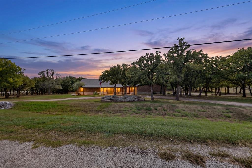 House in Sunset, Texas, United States 1 - 19160694