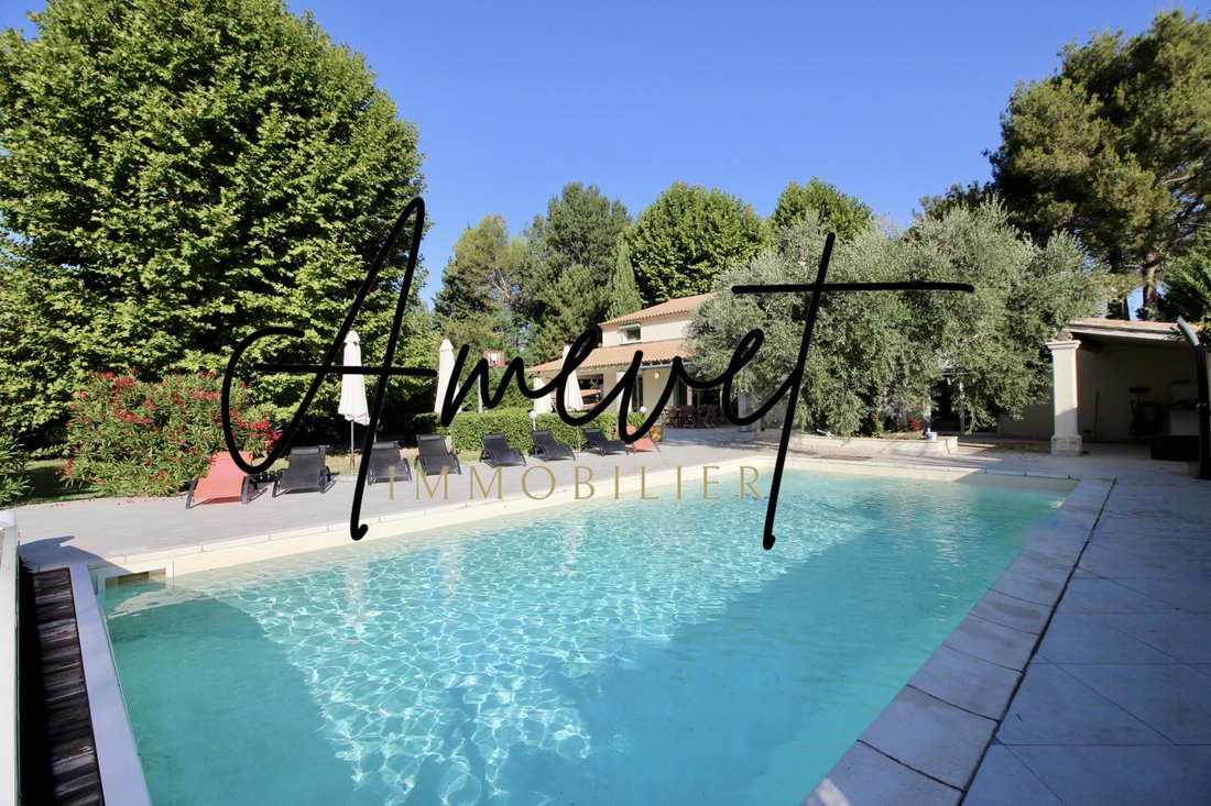 Villa en Saint-Saturnin-lès-Avignon, Provenza-Alpes-Costa Azul, Francia 1 - 19165921