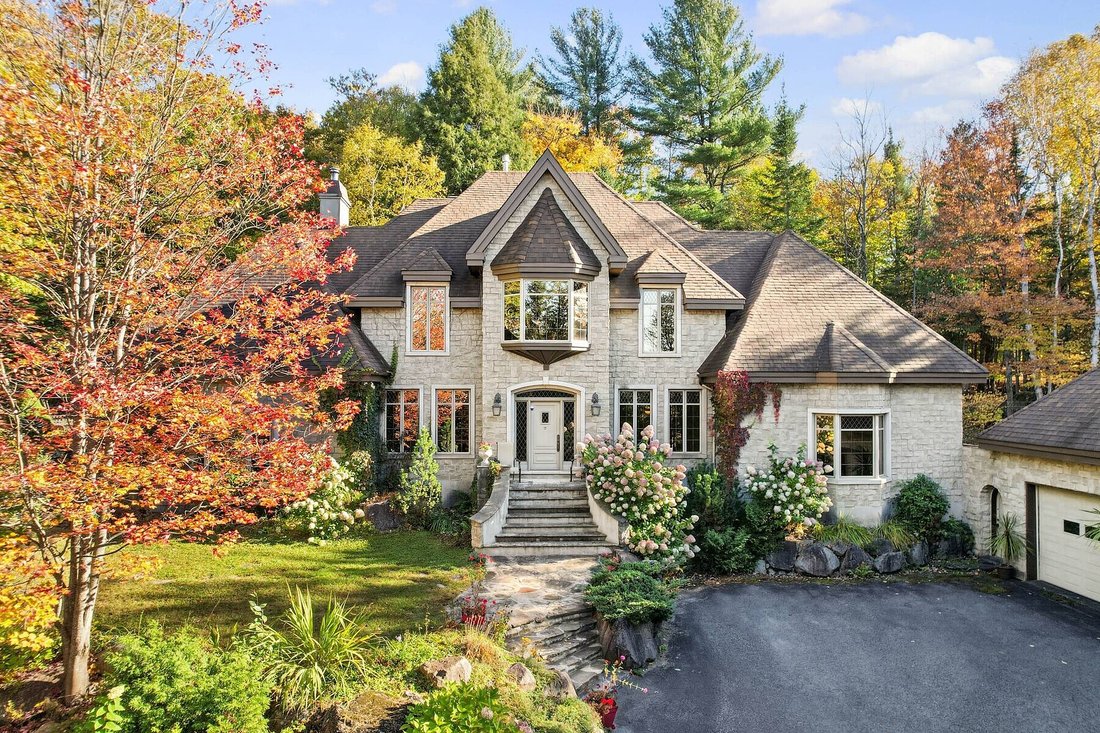 Maison à Sainte-Anne-des-Lacs, Québec, Canada 1 - 19164216