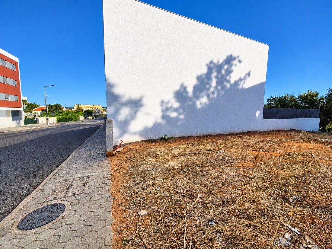 Terreno a Faro (Se e Sao Pedro), Algarve, Portogallo 1 - 19161347