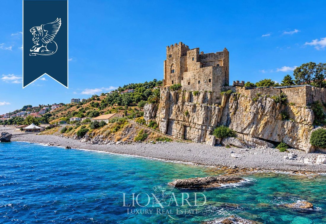 Castillo en Roseto Capo Spulico, Calabria, Italia 2 - 19164618