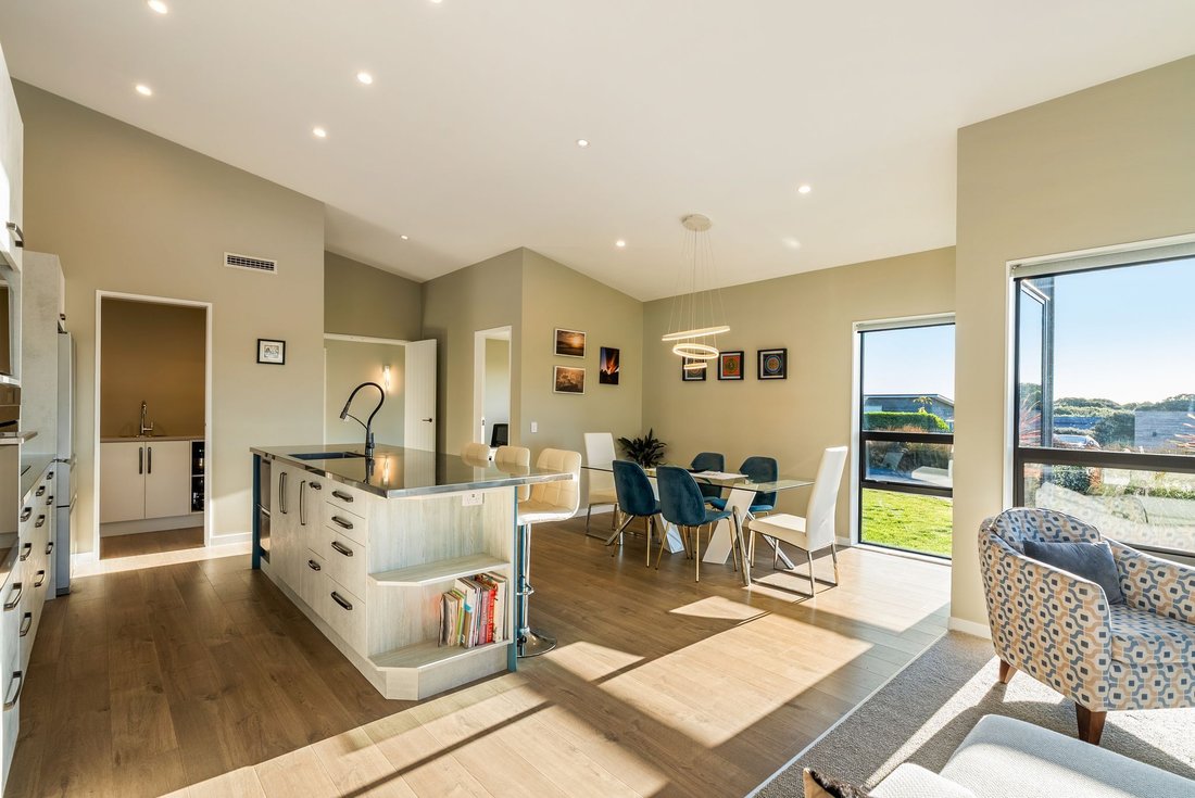 Waikanae, Wellington, New Zealand 3 - 19166001