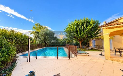 Villa in Roussillon, Provence-Alpes-Côte d'Azur, France 1
