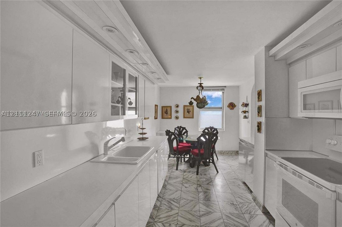 Condo in Hallandale Beach, Florida, United States 4 - 19163446