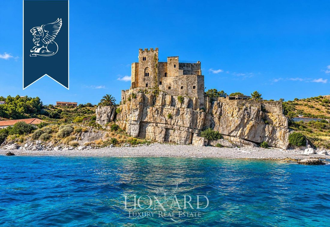 Castillo en Roseto Capo Spulico, Calabria, Italia 4 - 19164618