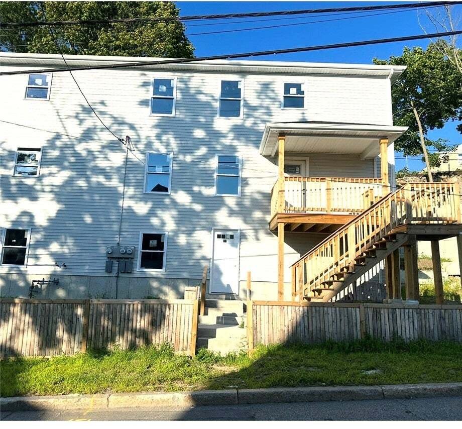 Woonsocket, Rhode Island, United States 4 - 19166212