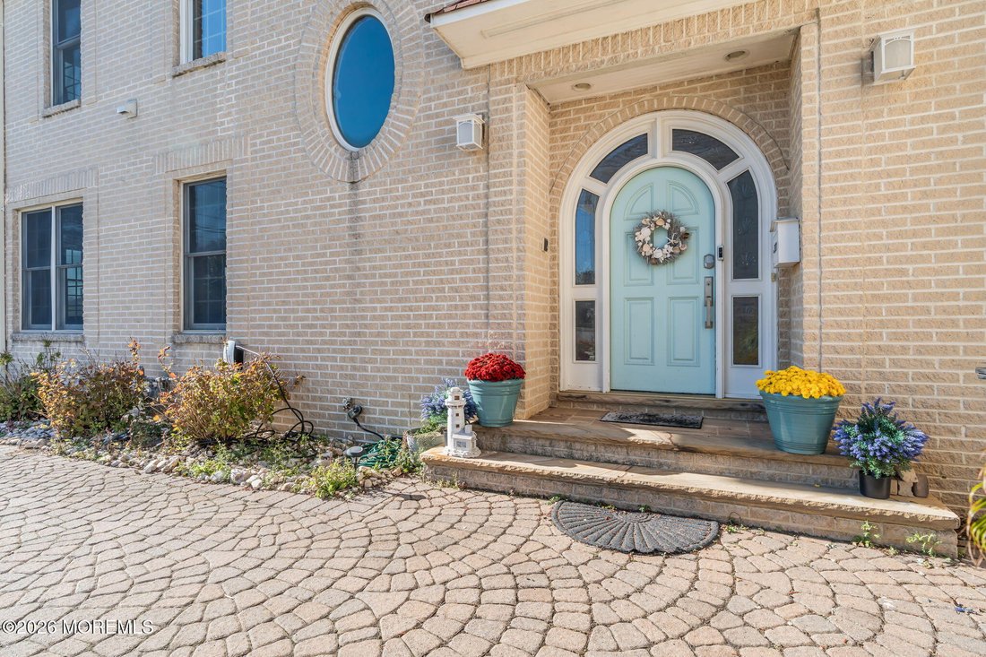 House in Union Beach, New Jersey, United States 3 - 19166211