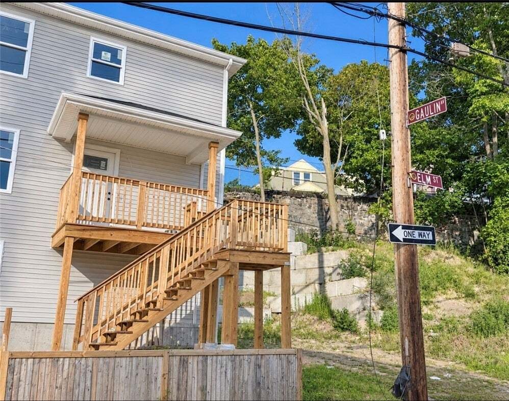 Woonsocket, Rhode Island, United States 5 - 19166212
