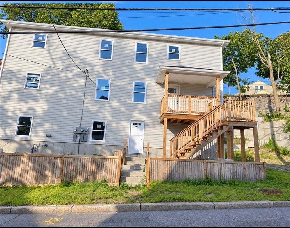 Woonsocket, Rhode Island, United States 2 - 19166212