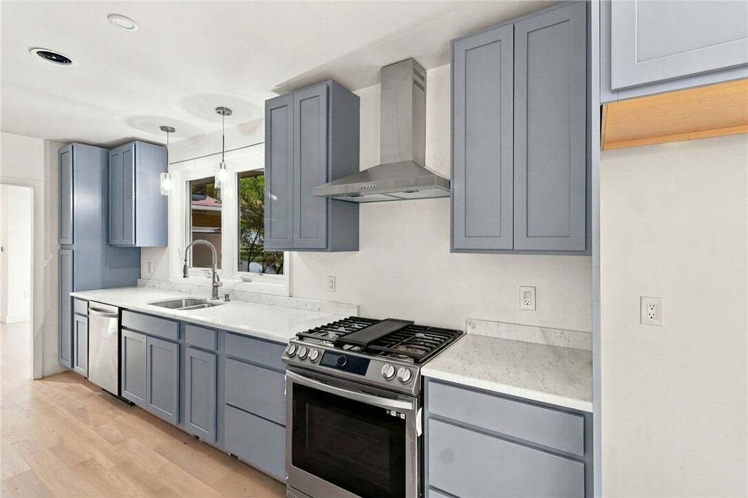House in Cranston, Rhode Island, United States 3 - 19166223