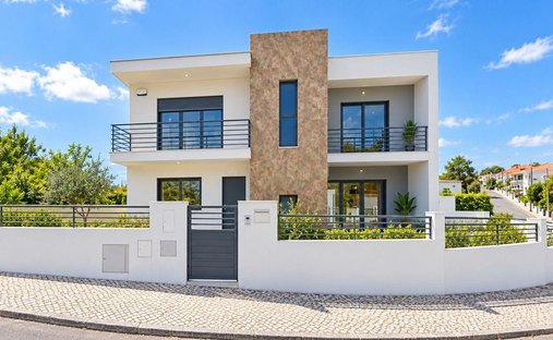 Villa in Laranjeiro e Feijo, Setubal, Portugal 1