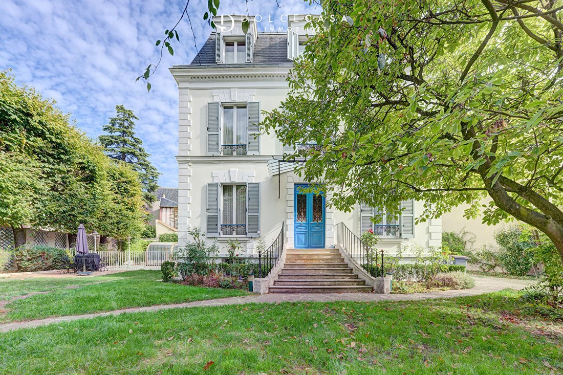 Villa in Nogent-sur-Marne, Ile-de-France, France 2 - 19145521